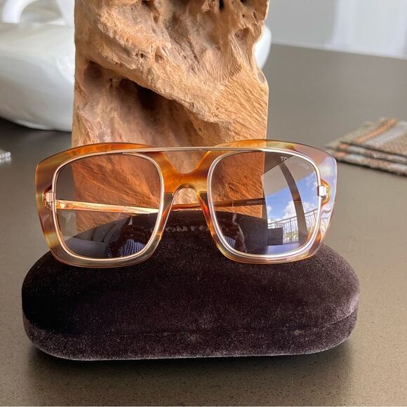 TOM FORD Marissa Sunglasses Square Acetate and Metal Sunglasses Honey FT0619 - Picture 3 of 12